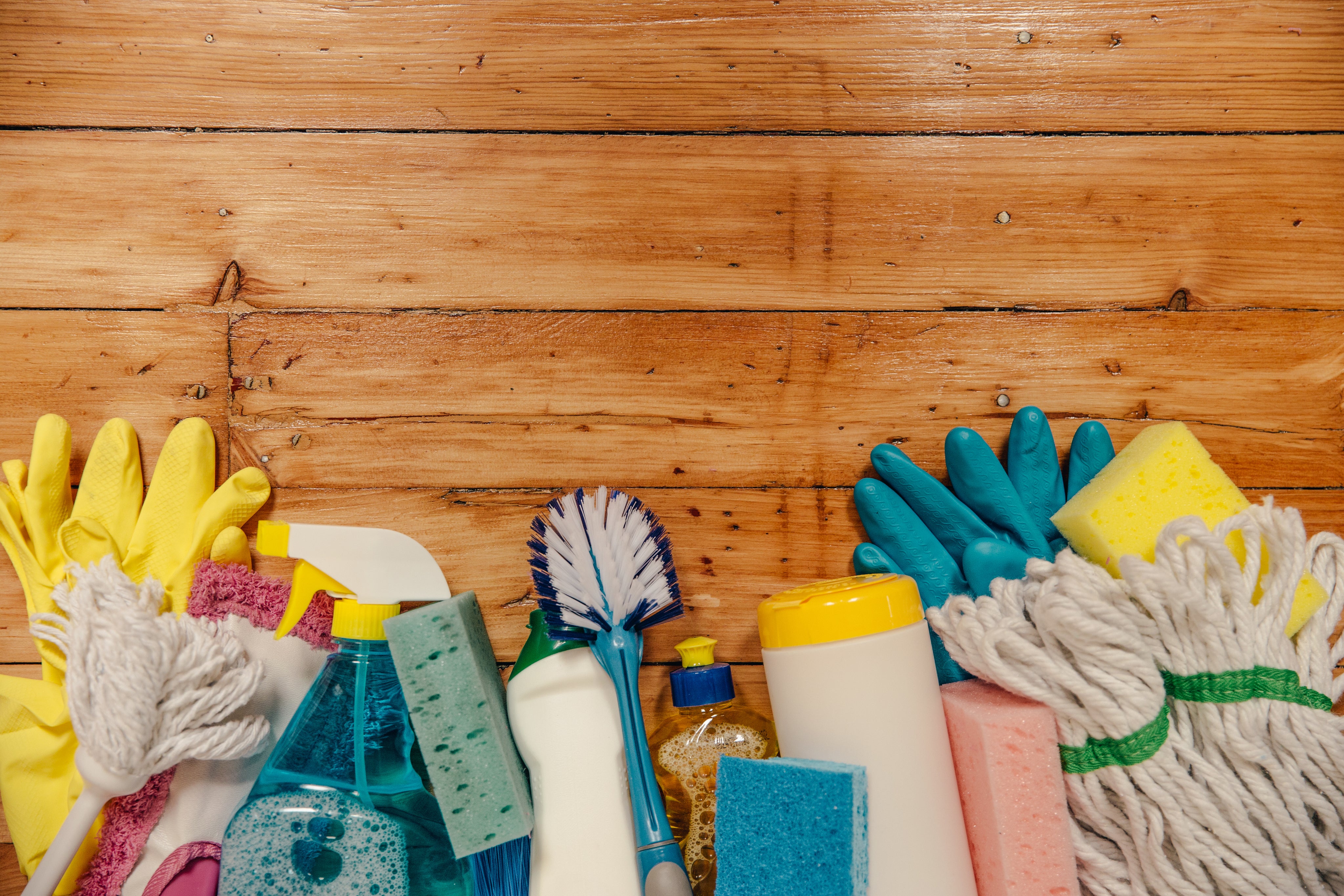 cleaning-supply-wood-flatlay.jpg